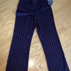 Super cute leggings, with bootcut. A trendy and stylish look to them!